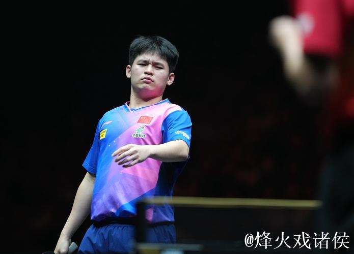 WTT总决赛：林诗栋横扫梁靖崑，强势晋级男单八强